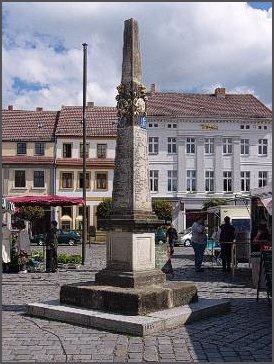 Post Coach monument